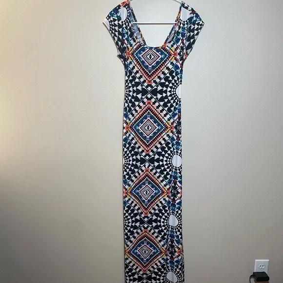 5/$25 BUNDLE Charlotte Russe Multicolor Geometric Maxi Dress - Picture 4 of 9